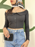 خرید تاپ کرپ دکمهدار زنانه مشکی | یقه آف شولدر ترندی | استایل تابستانی شیک