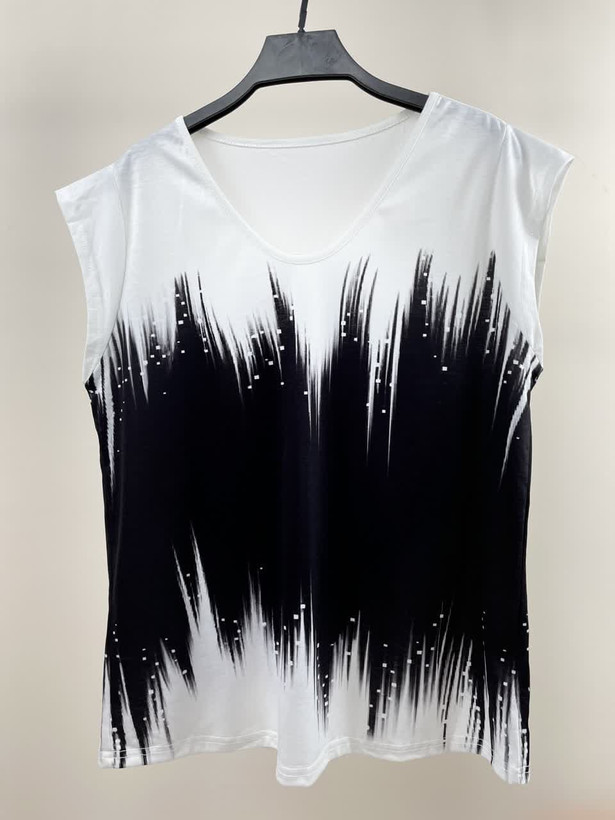 تاپ زنانه طرح گرافیکی مشکی و سفید | برند شین