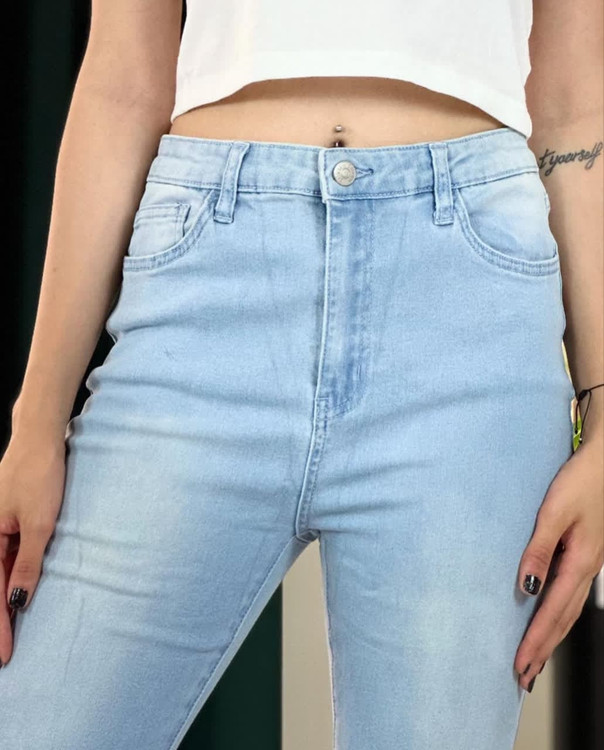 شلوار جین بوتکات آبی روشن استایل ترندی