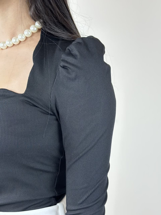 تاپ زنانه آستین بلند یقه خاص مدل موجی - رنگ مشکی
