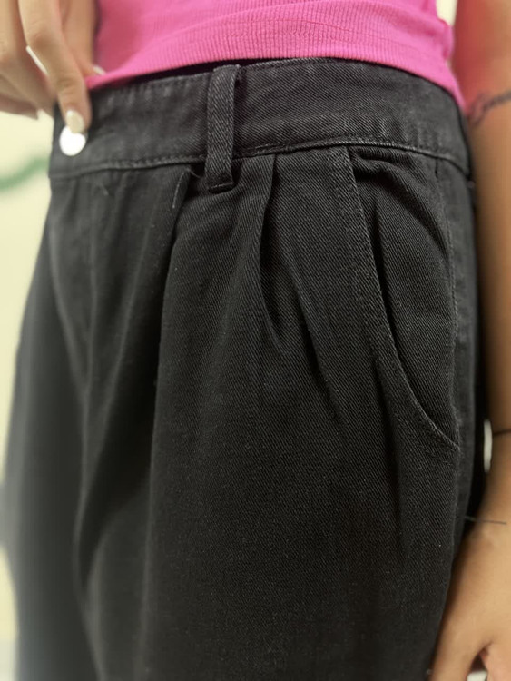 شلوار مام استایل مشکی | راحتی و استایل در یک انتخاب از برند شین