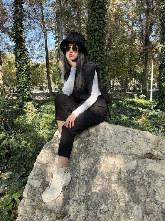 وست زنانه مشکی دکمهدار شیک پاییزی