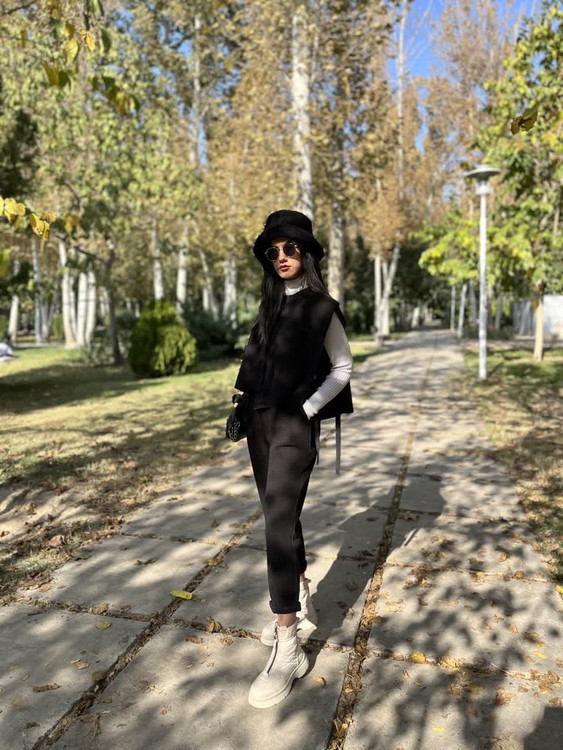 وست زنانه مشکی دکمهدار شیک پاییزی