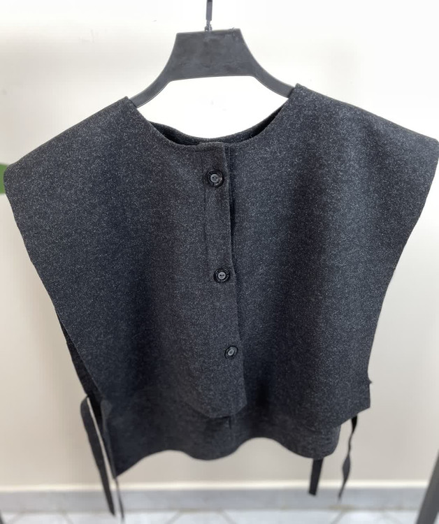 وست زنانه مشکی دکمهدار شیک پاییزی