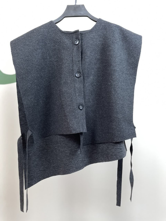 وست زنانه مشکی دکمهدار شیک پاییزی