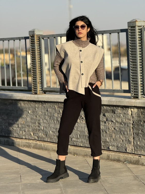 وست زنانه کرم دکمهدار شیک پاییزی