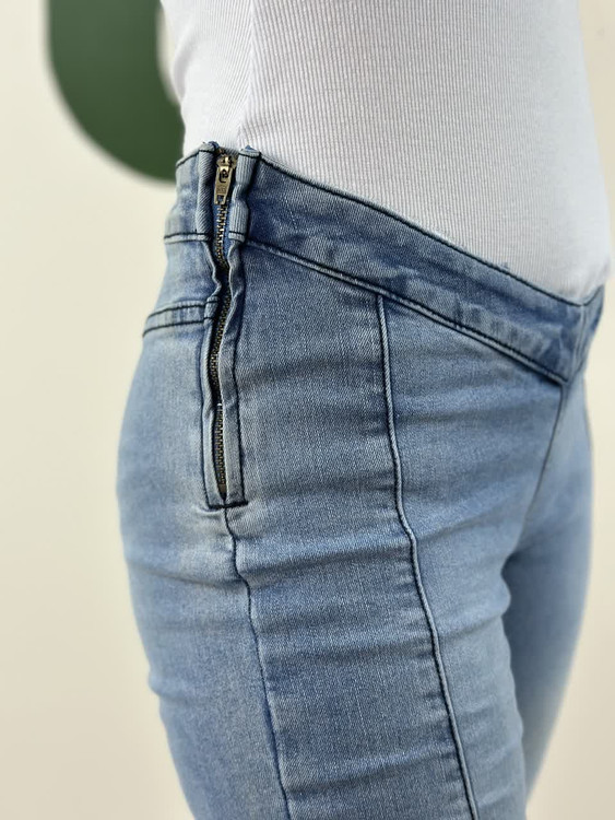 سوپراسکینی کشی زنانه با دوخت دکوراتیو و فیت ایدهآل