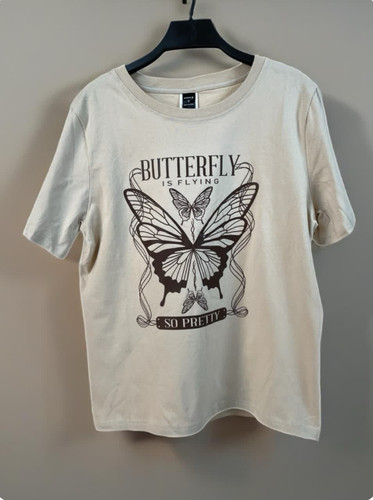 تیشرت زنانه کتان کرم با چاپ پروانه – طرح So Pretty | برند شین