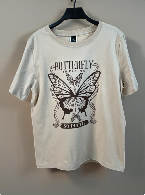 تیشرت زنانه کتان کرم با چاپ پروانه – طرح So Pretty | برند شین