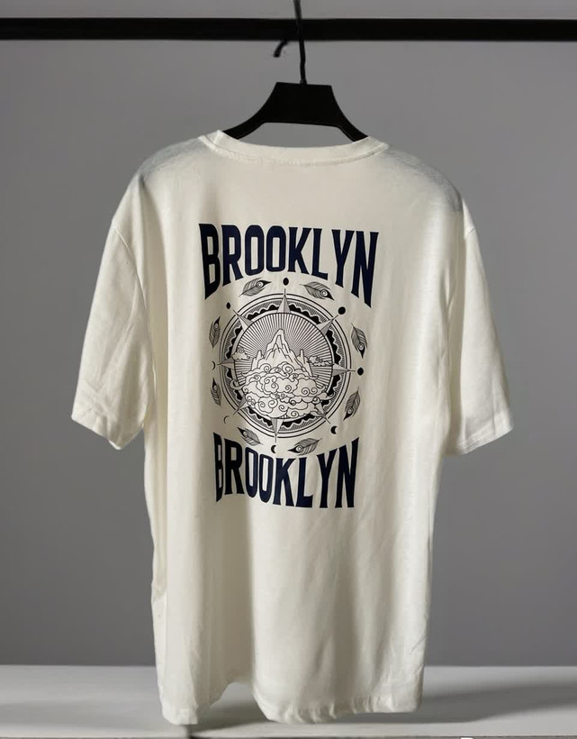 خرید تیشرت زنانه Brooklyn جلو ساده، پشت طرحدار خاص - تصویر 2