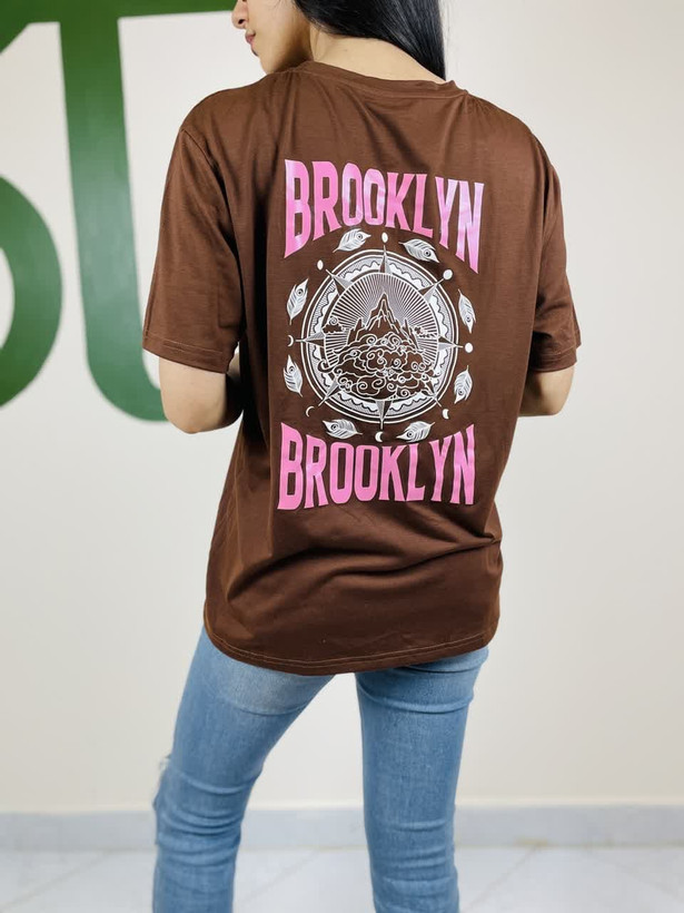 خرید تیشرت زنانه Brooklyn جلو ساده رنگ قهوه ای، پشت طرحدار خاص - تصویر 4