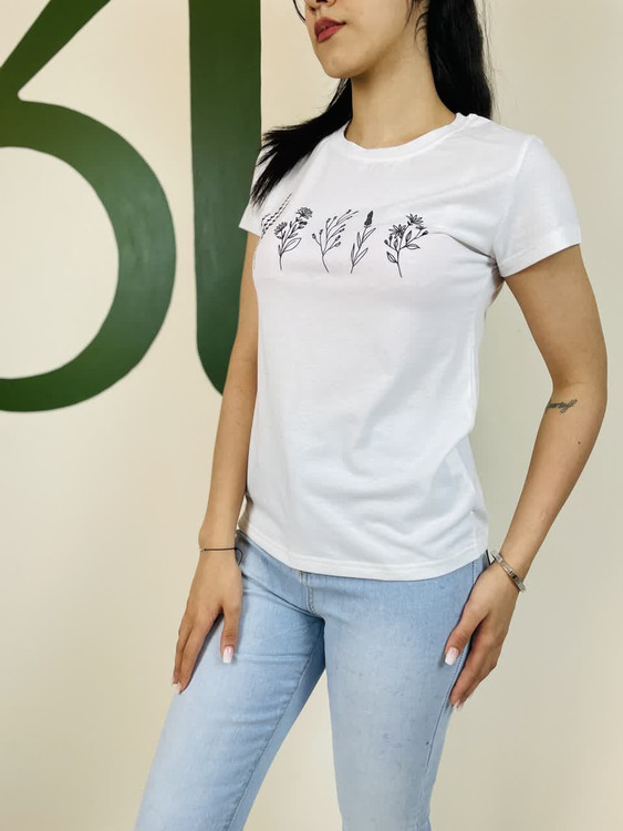 تیشرت زنانه چاپ دار مینیمال | رنگ سفید | یقه گرد آستین کوتاه|