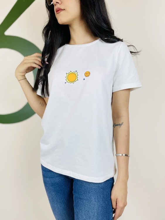 تیشرت زنانه طرح مینیمال | رنگ سفید | مدل یقه گرد آستین کوتاه