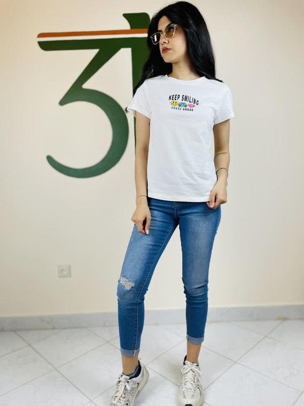 تیشرت زنانه نخی طرح مینیمال | رنگ سفید | مدل یقه گرد آستین کوتاه