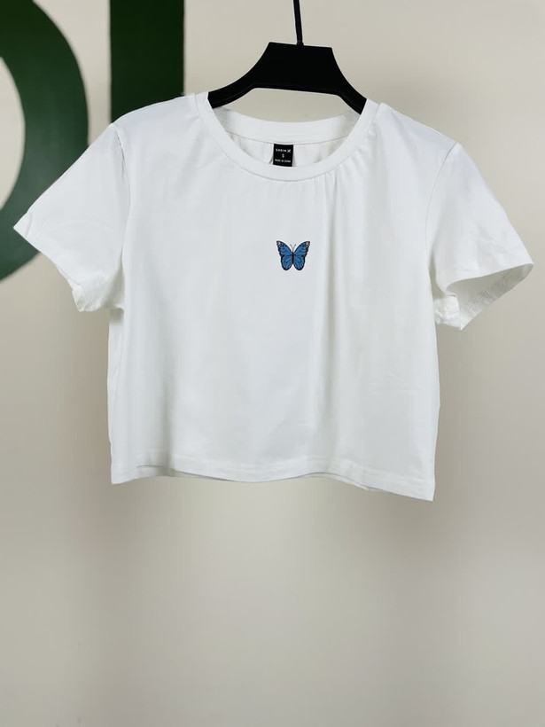 تیشرت کراپ زنانه مشکی با چاپ مینیمال | مدل طرحدار