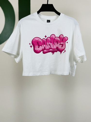 تیشرت کراپ زنانه مشکی با چاپ مینیمال | مدل طرحدار مدرن