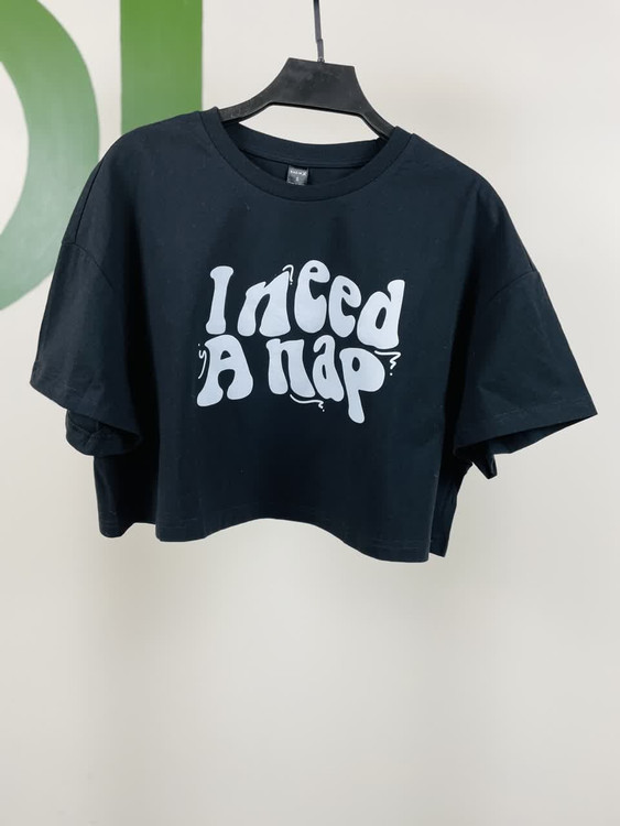 تیشرت کراپ زنانه مشکی با چاپ مینیمال | مدل طرحدار