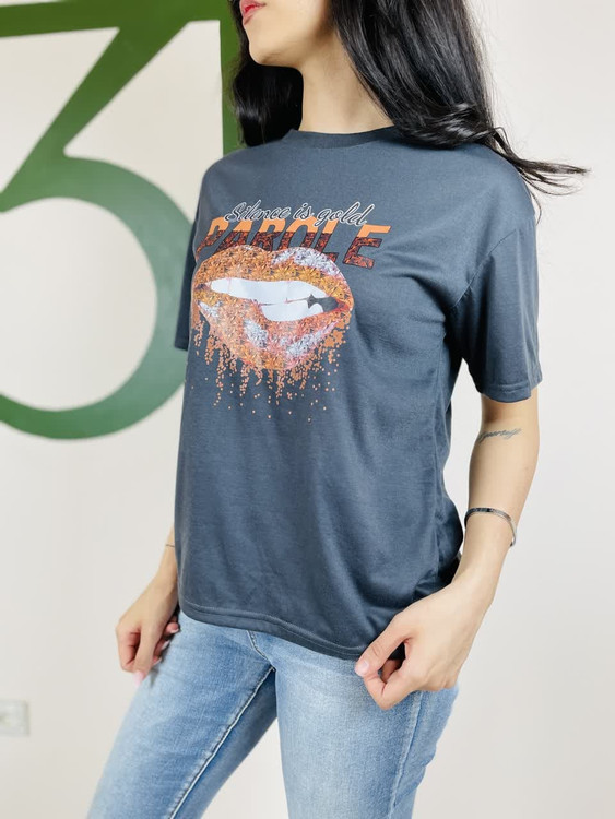 تیشرت زنانه طرح چاپی | رنگ طوسی طرحدار | مدل یقه گرد|