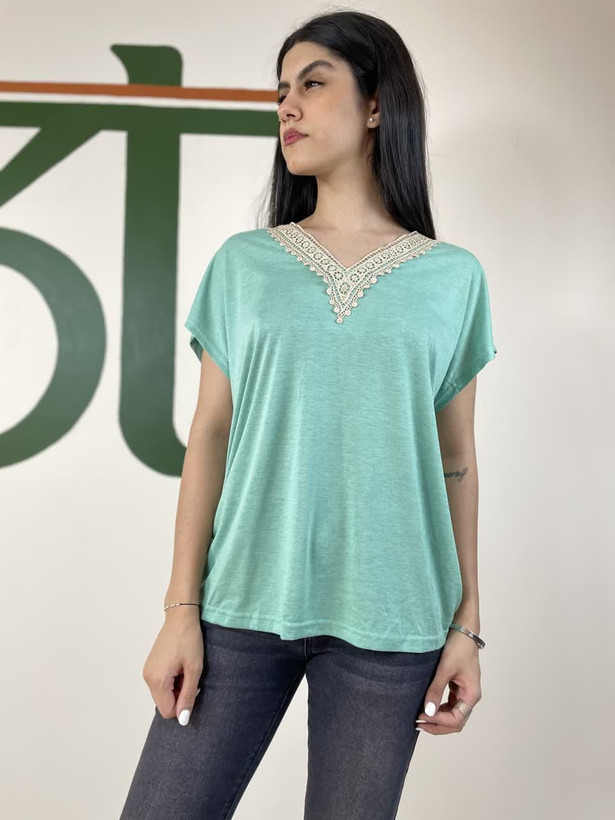 تیشرت شیک زنانه با یقه دانتل گیپور | لطیف و خوشفرم |