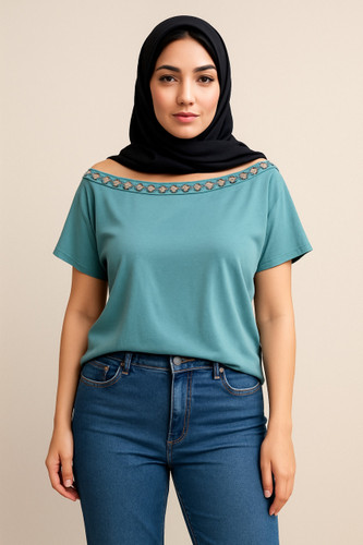 تیشرت زنانه یقه قایقی رنگ آبی آسمانی مایل به فیروزه ای