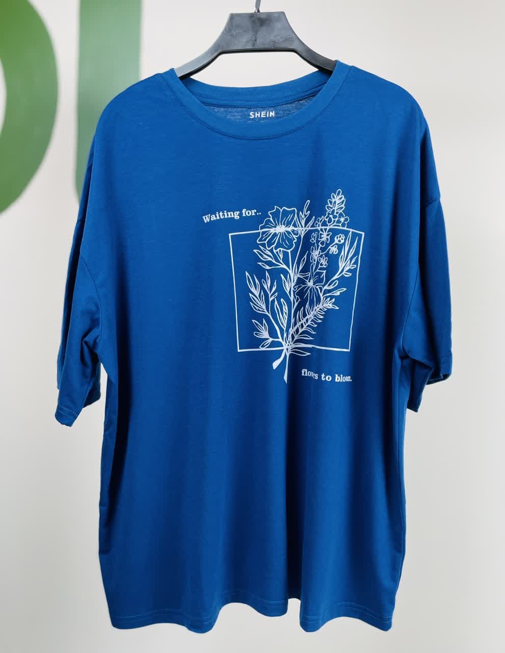 تیشرت آبی زنانه با طرح مینیمال گل | مناسب استایل کژوال و روزمره