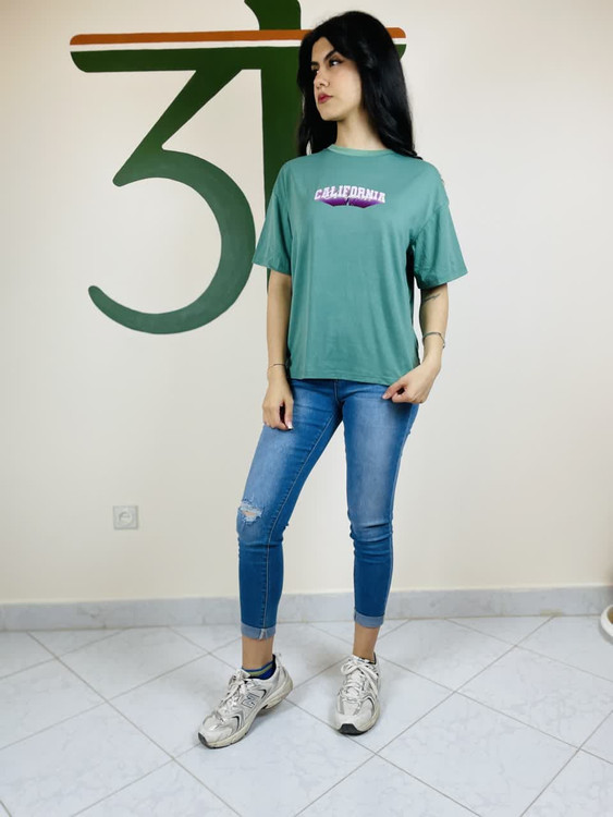 تیشرت زنانه طرح مینیمال | رنگ سفید | مدل یقه گرد آستین کوتاه