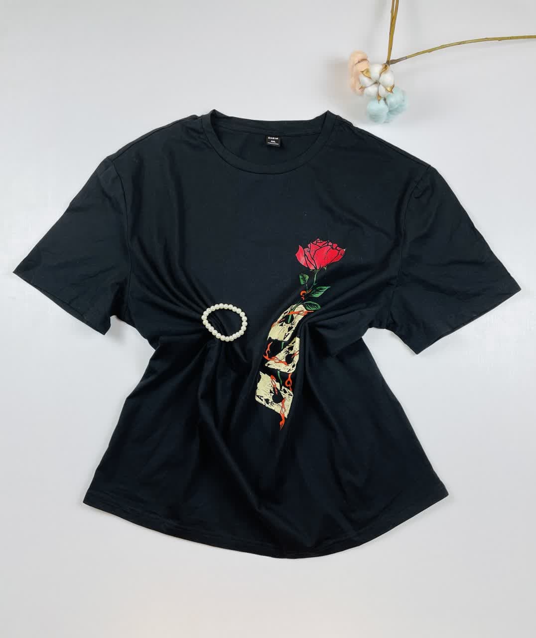 استایل مینیمال با تیشرت مشکی شین