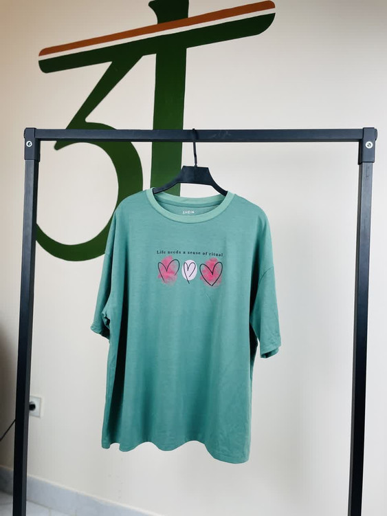 تیشرت سبز دخترونه با طرح قلب – سبک شاد و راحت برای روزهای تابستونی