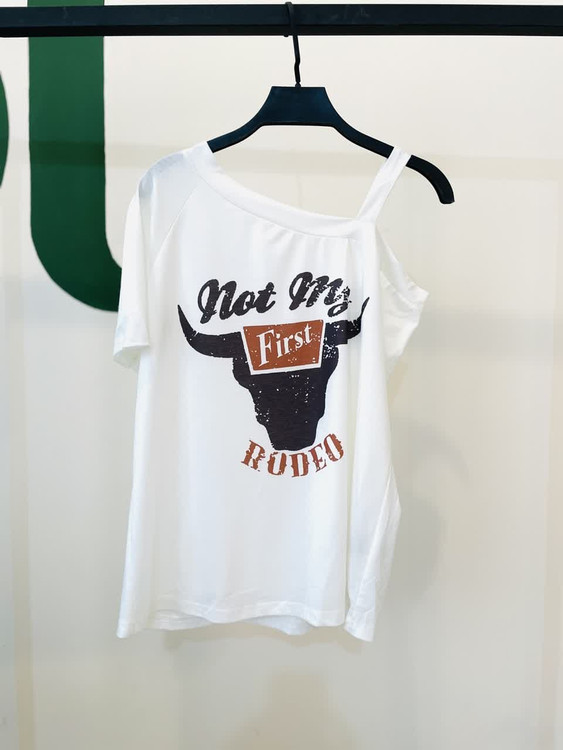 تیشرت گرافیکی 'Not My First Rodeo' – استایلی متفاوت با برند شین
