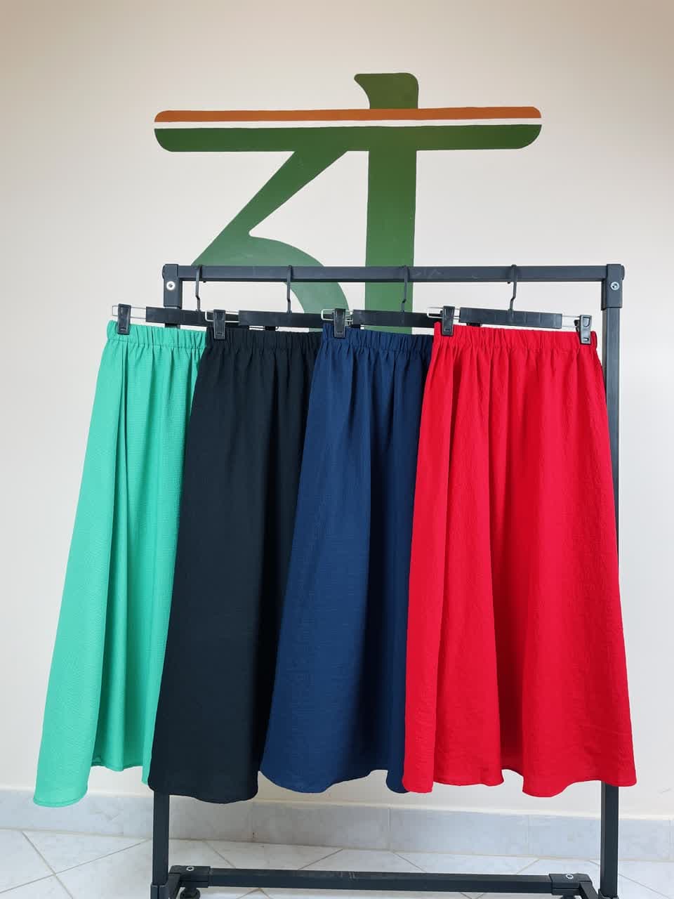 دامن کلوش زنانه در چهار رنگ جذاب | انتخابی راحت و شیک برای تابستون