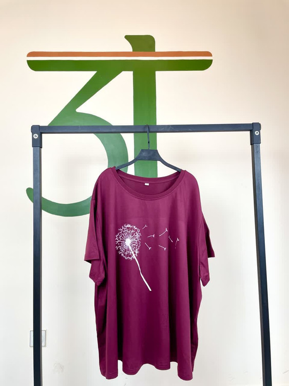 تیشرت دخترانه سایز بزرگ طرح قاصدک | تیشرت زرشکی راحت و شیک زنانه