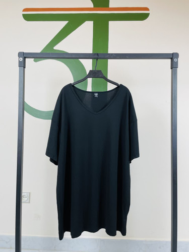 تیشرت زنانه برند شین – رنگ مشکی، استایل ساده و خاص