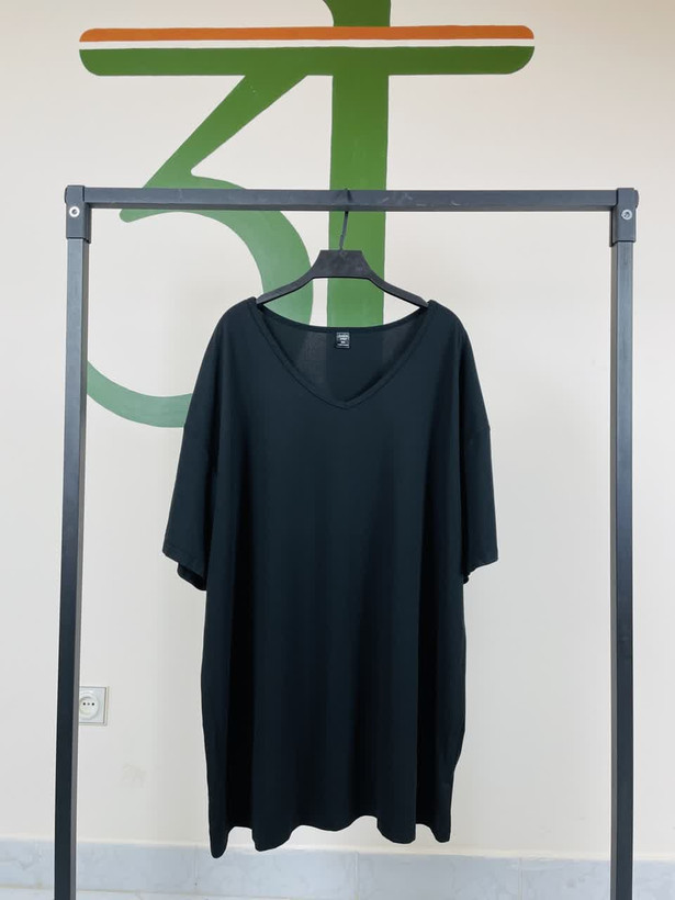 تیشرت زنانه برند شین – رنگ مشکی، استایل ساده و خاص