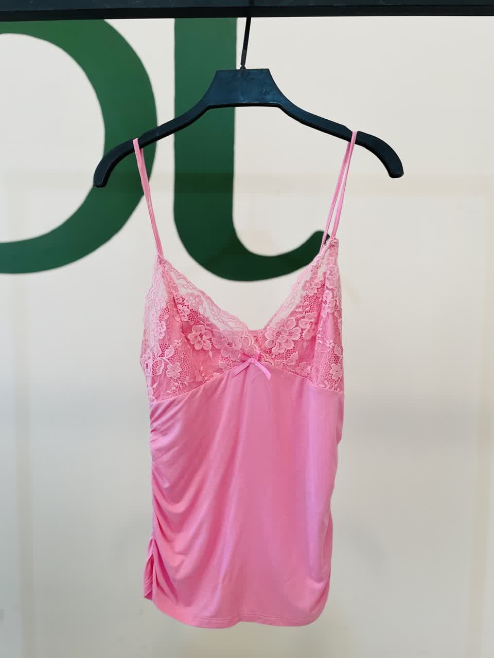 تاپ گیپوری زنانه شین | تاپ کوتاه ساتن صورتی زنانه با طراحی فانتزی