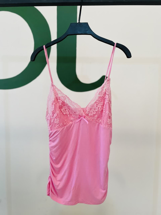 تاپ گیپوری زنانه شین | تاپ کوتاه ساتن صورتی زنانه با طراحی فانتزی