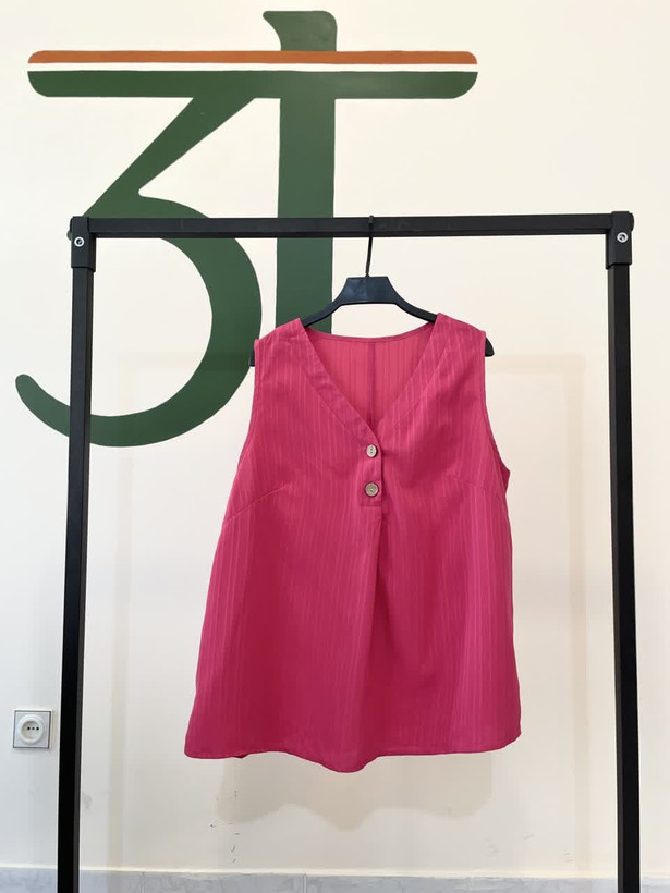 تاپ بدون آستین زنانه صورتی یاسی با دکمه جلو – مدل آزاد و خنک