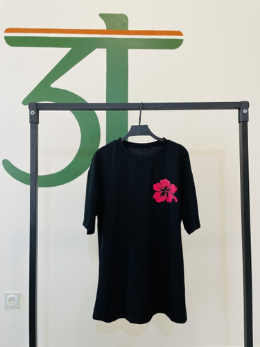 تیشرت زنانه جلو ساده و پشت طرحدار مشکی | استایل تابستانی شیک و راحت