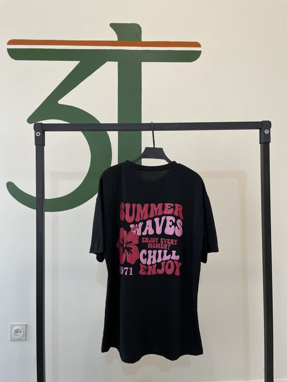 تیشرت زنانه جلو ساده و پشت طرحدار مشکی | استایل تابستانی شیک و راحت