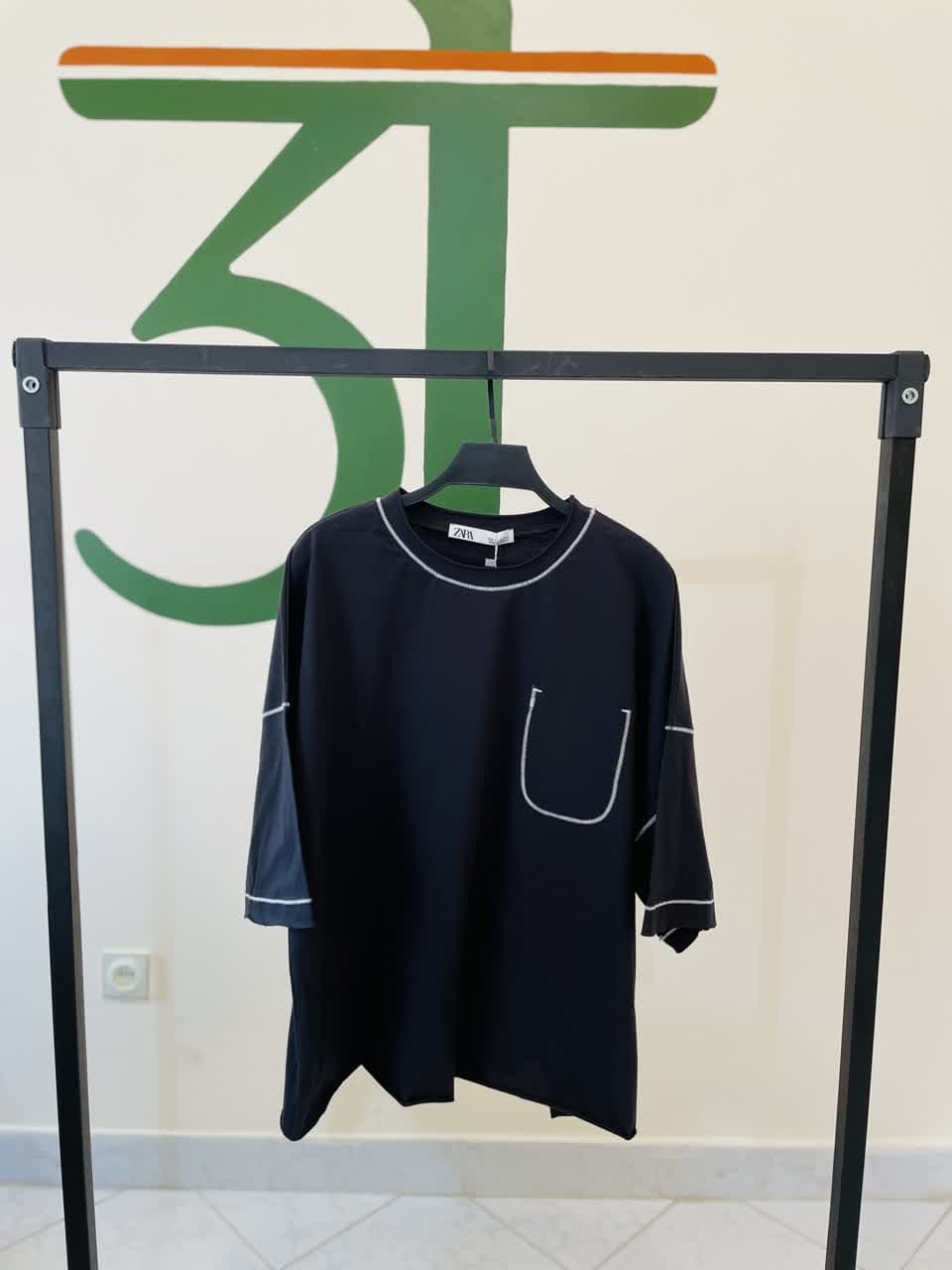 تیشرت اورسایز زنانه زارا با طراحی مینیمال | رنگ‌بندی متنوع و استایل روزمره