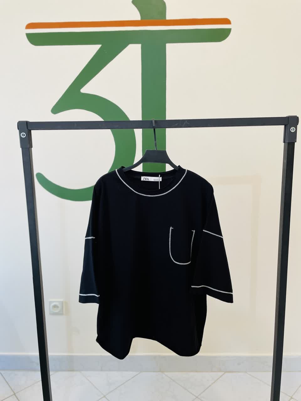 تیشرت اورسایز زنانه زارا با طراحی مینیمال | رنگ‌بندی متنوع و استایل روزمره