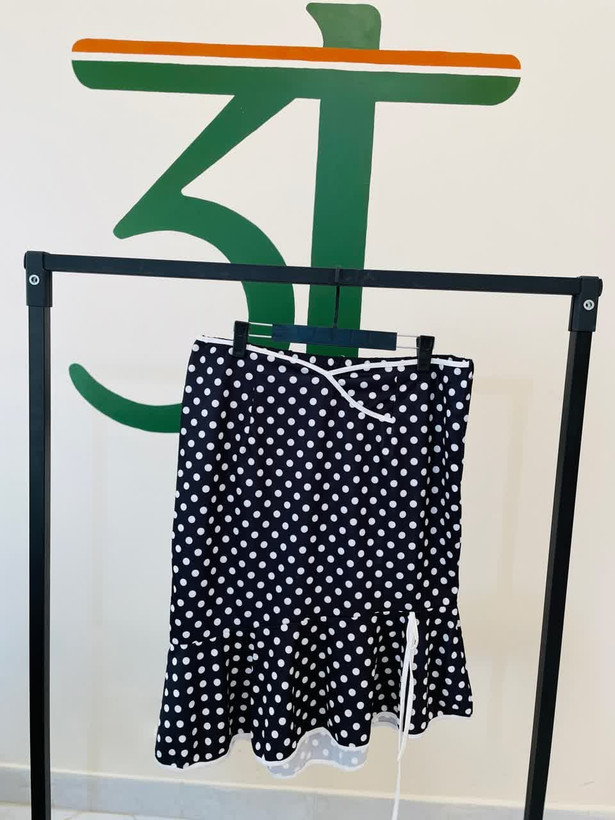 دامن زنانه خال خالی مشکی سفید