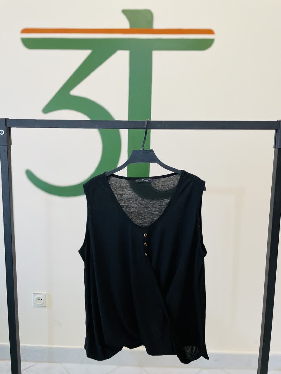 تاپ زنانه مشکی بدون آستین مدل آزاد | شیک و راحت مناسب استایل روزانه