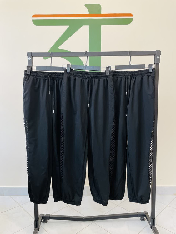 شلوار مشکی زنانه مچکش با نوار توری کناری – اسپرت و راحتی