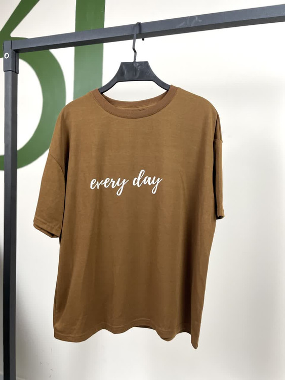 تیشرت زنانه راحتی – رنگ آجری با نوشته Every Day