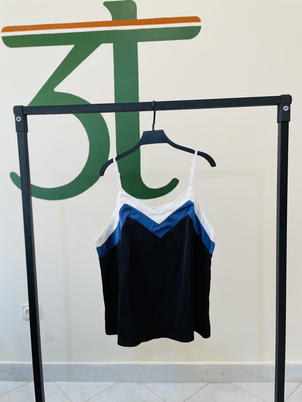 تاپ ساتن زنانه بنددار آبی و سفید