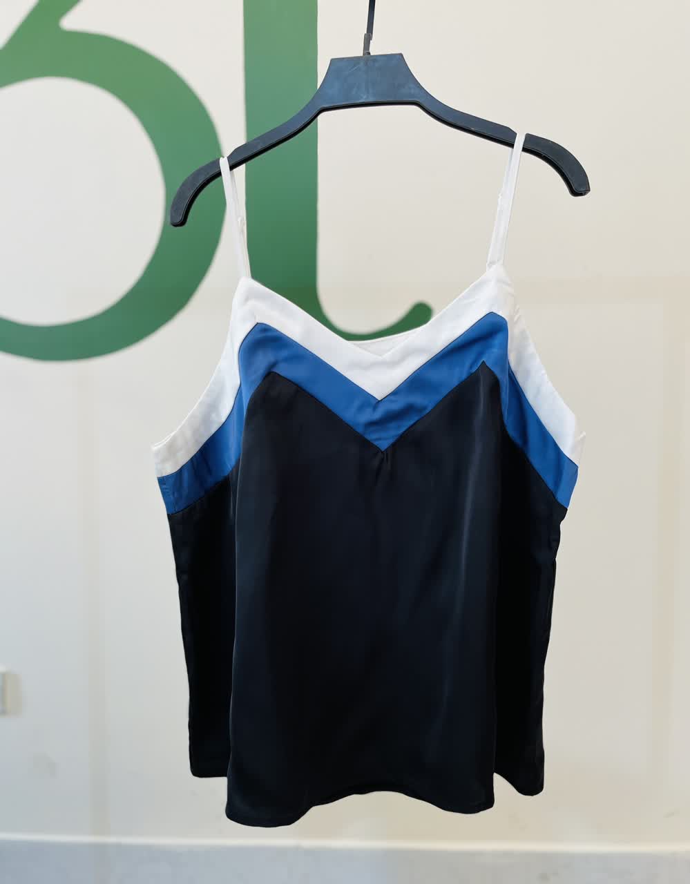 تاپ ساتن زنانه بنددار آبی و سفید