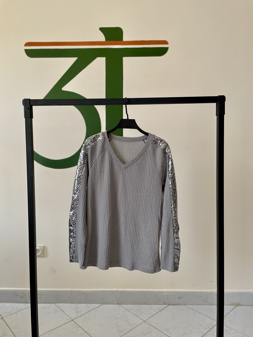 بافت زنانه یقه هفت طوسی با آستین پولک‌دار