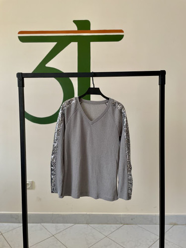 بافت زنانه یقه هفت طوسی با آستین پولکدار