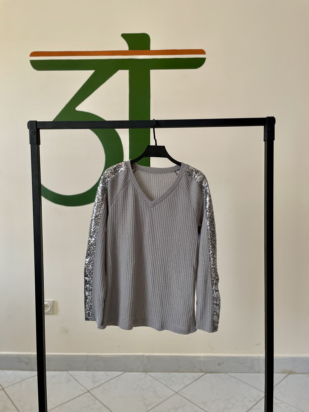 بافت زنانه یقه هفت طوسی با آستین پولکدار