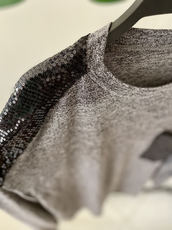 بافت زنانه طوسی تیره با جیب و سرشانه پولکدار